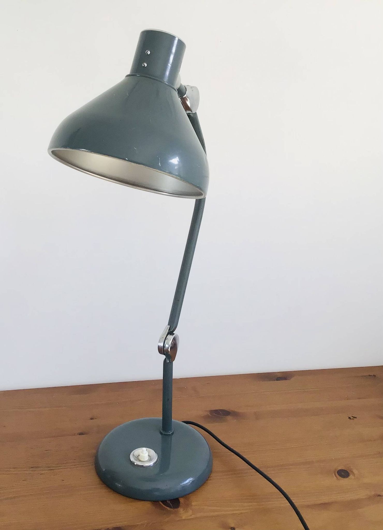 Lampe articulée en métal vert