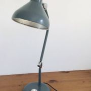 Lampe articulée en métal vert