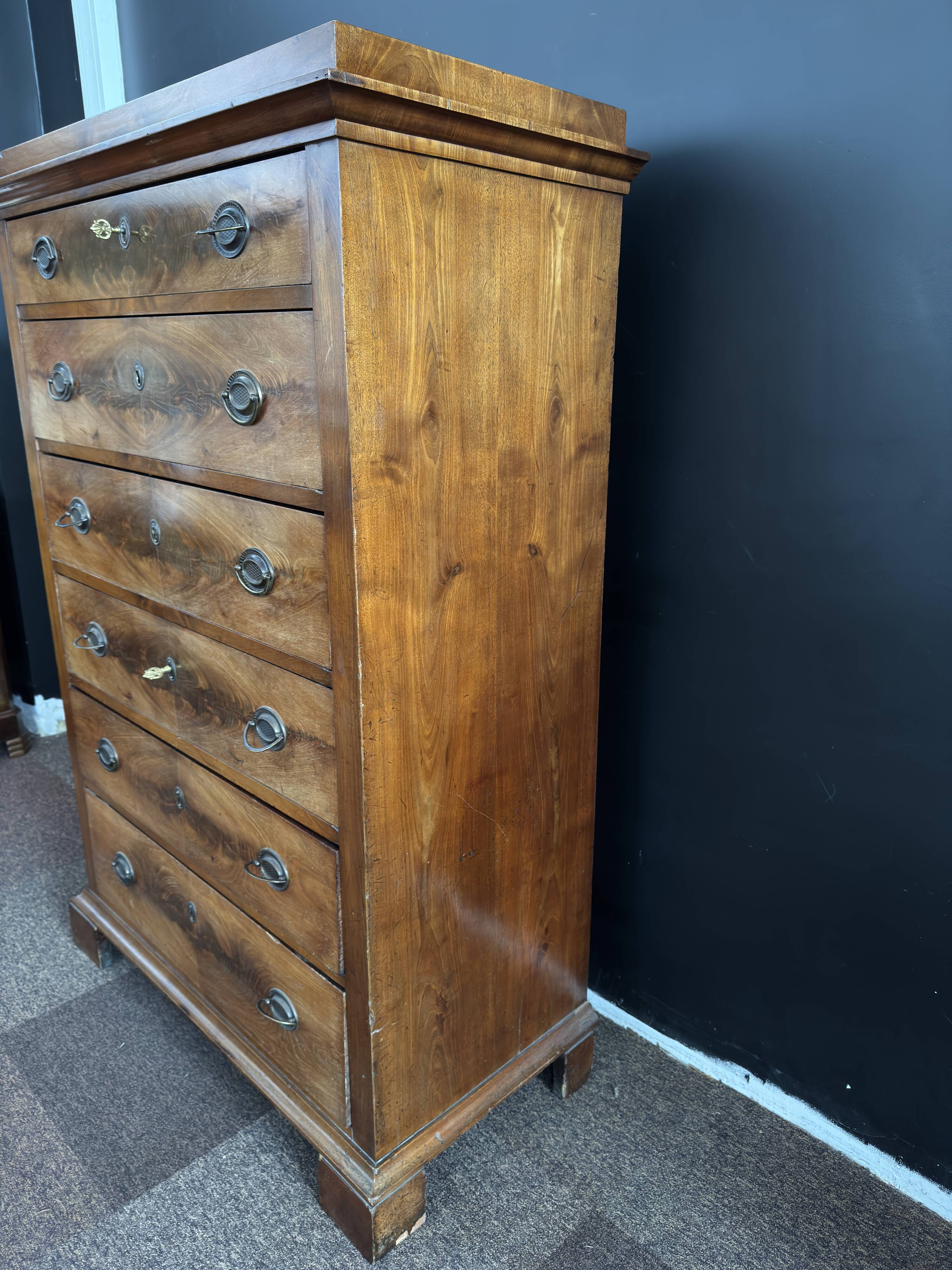 Chiffonnier en Placage de Noyer Style Restauration