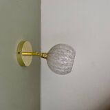 Applique tulipe vintage en verre de Clichy blanc
