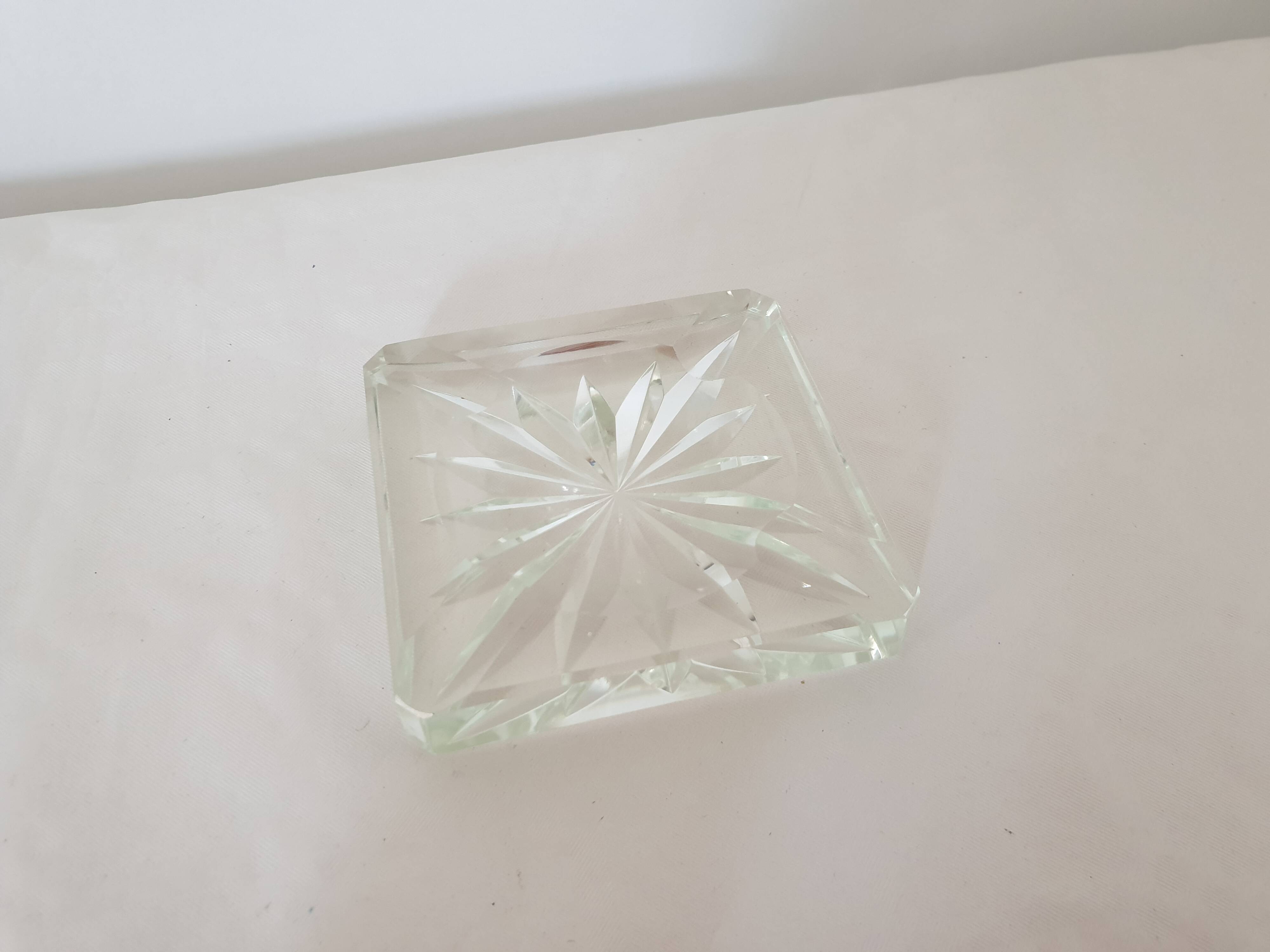 Cendrier carré plat motifs géométriques design en verre de cristal - Vintage