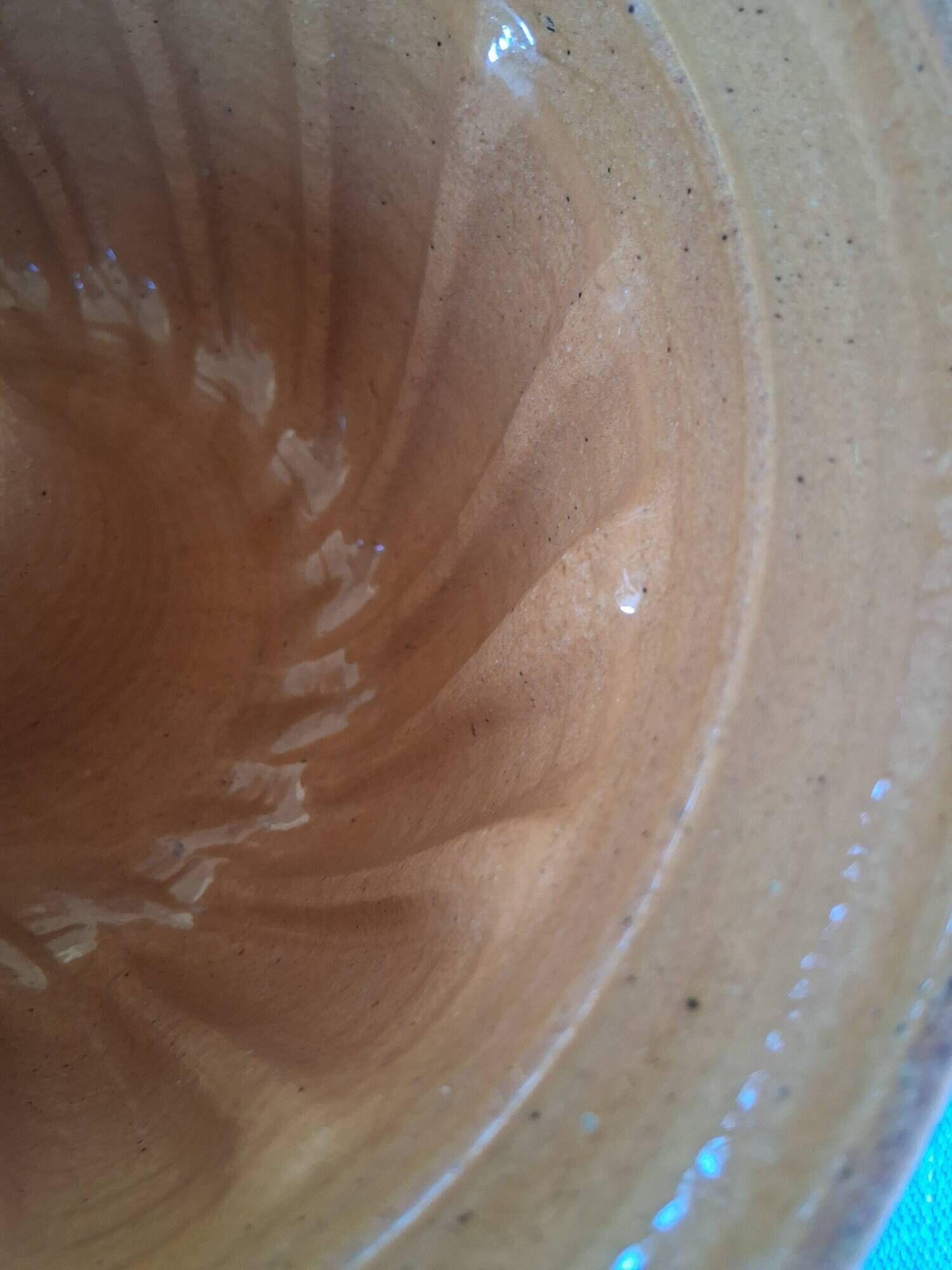 Very nice Alsatian ceramic kouglof dish in very good condition.