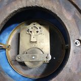 Wall clock in glazed earthenware decoration and brass chain empire style