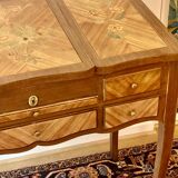 Coiffeuse en marqueterie de fleurs style Louis XV