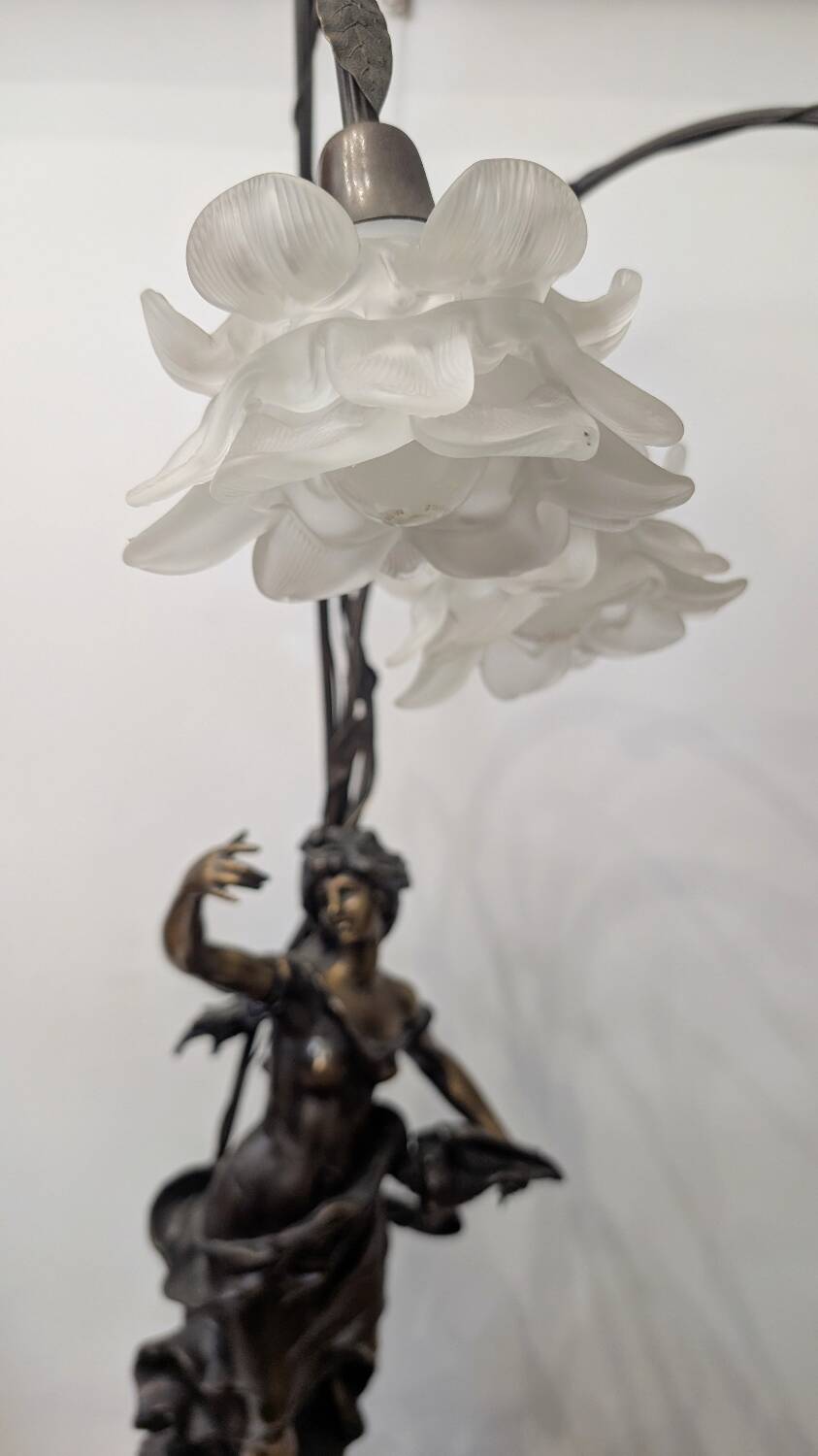 Bronze lamp signed Auguste Moreau – Woman with a shell