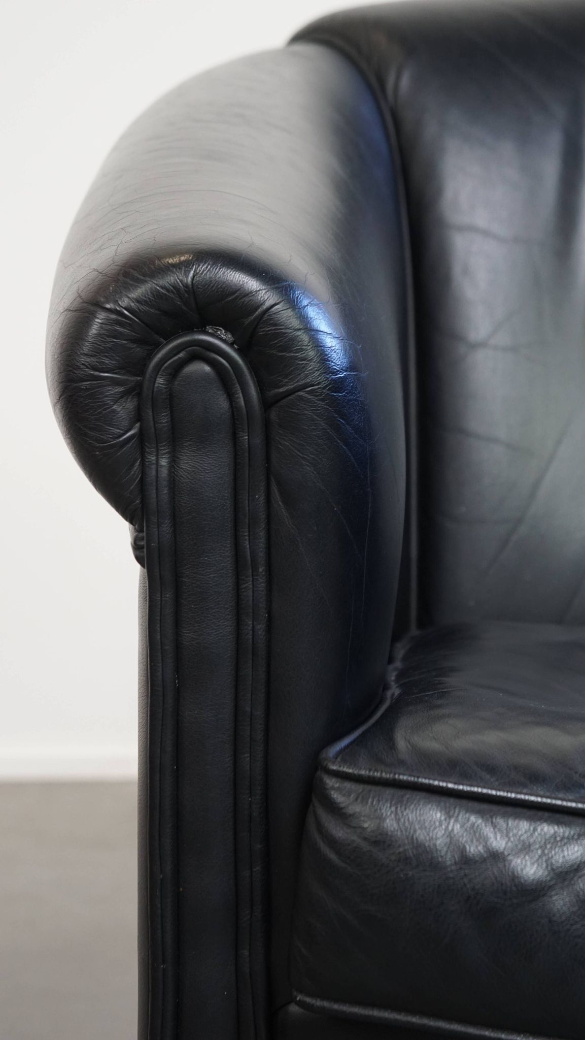 Black Cowhide Leather English-Style Club Chair
