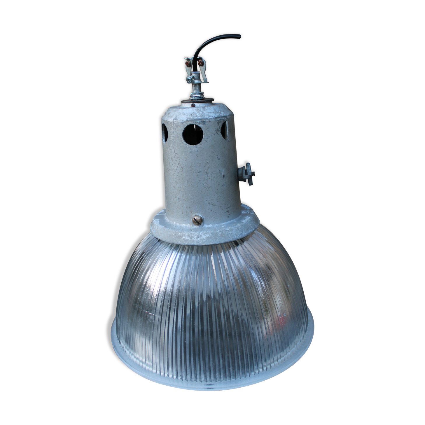 Holophane glass suspension