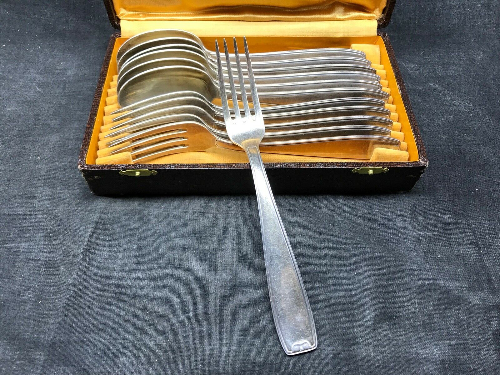 Lot de 12 couverts en métal argenté Deetjen 100