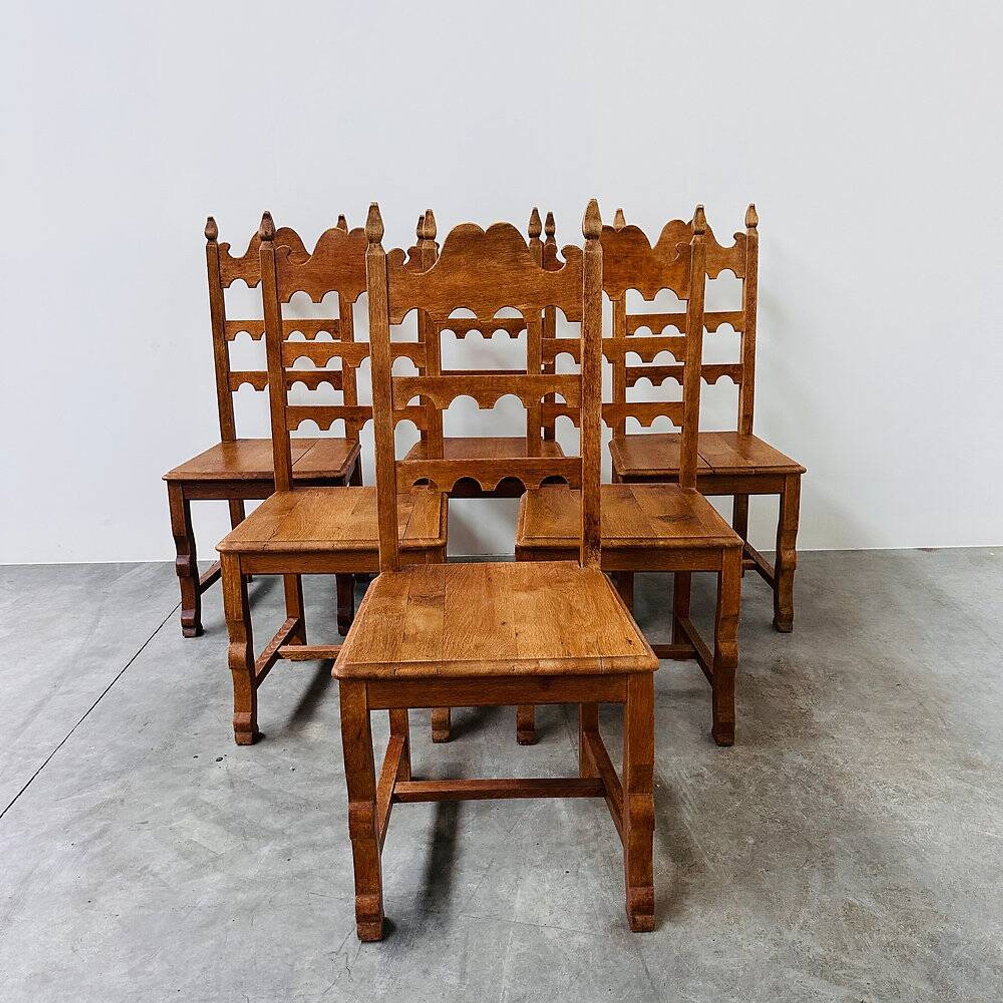 Set of 6 vintage solid oak high-back dining chairs – rustic European / Spanish revival