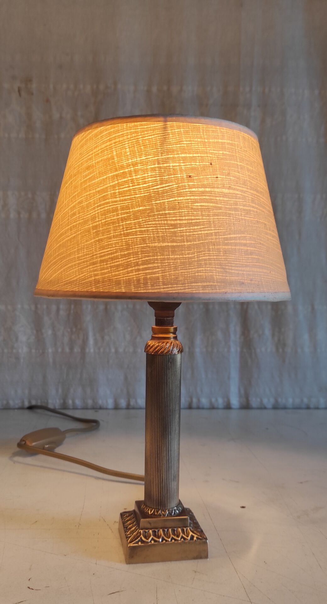 Table lamps in gilded brass with paper shades - mid 20th century.