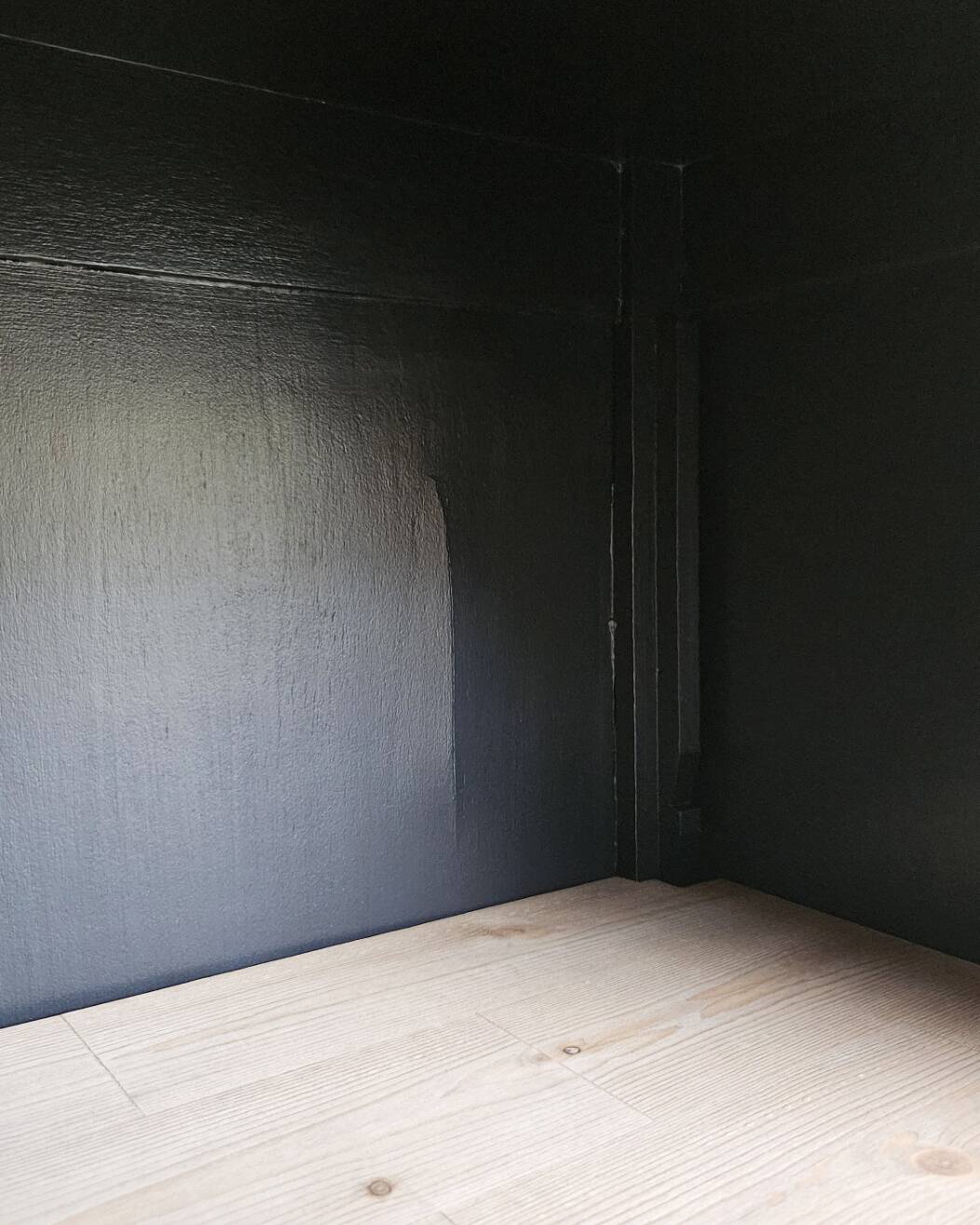 Black and wood bookcase