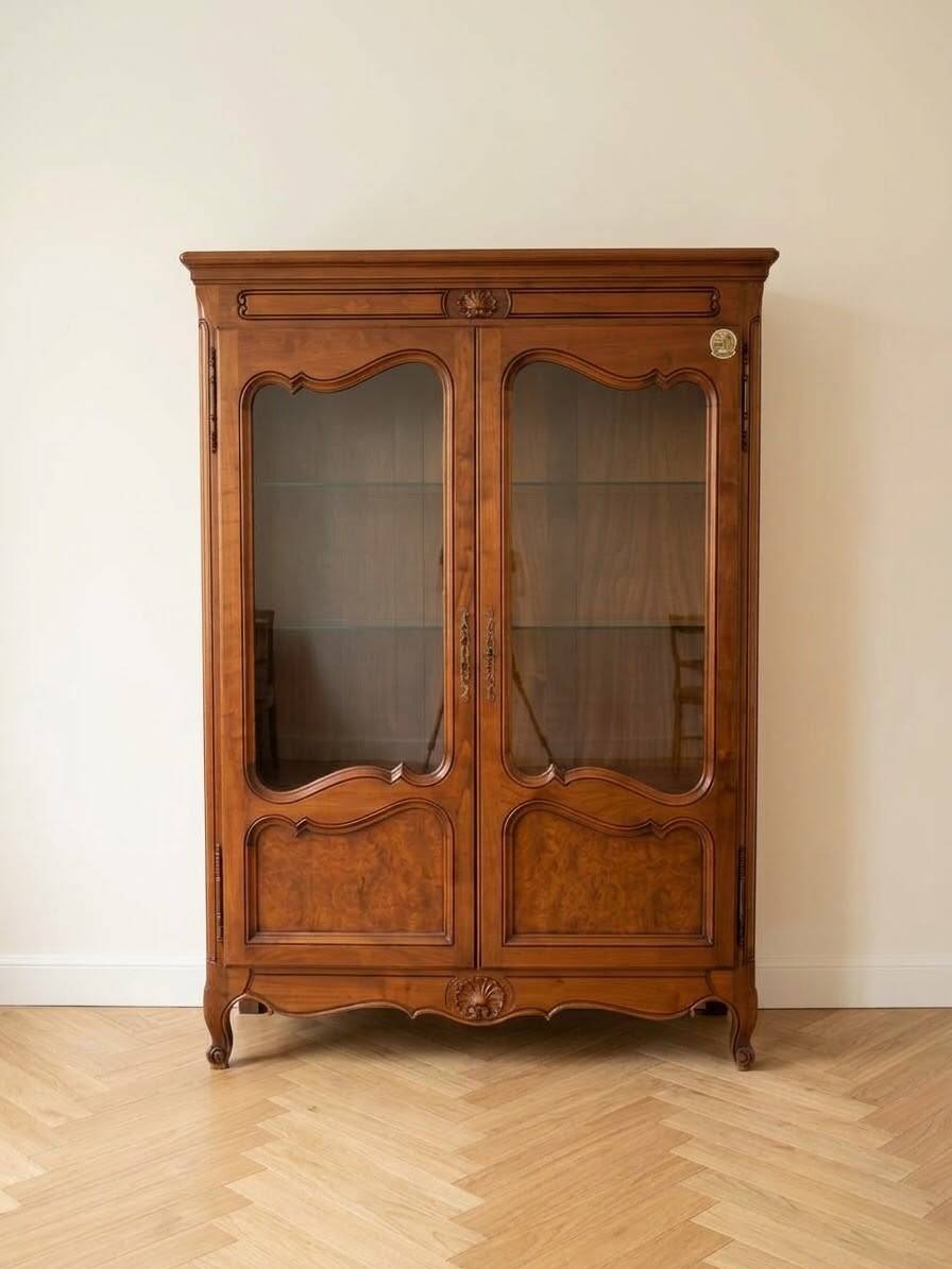 Classic style display cabinet in cherry wood