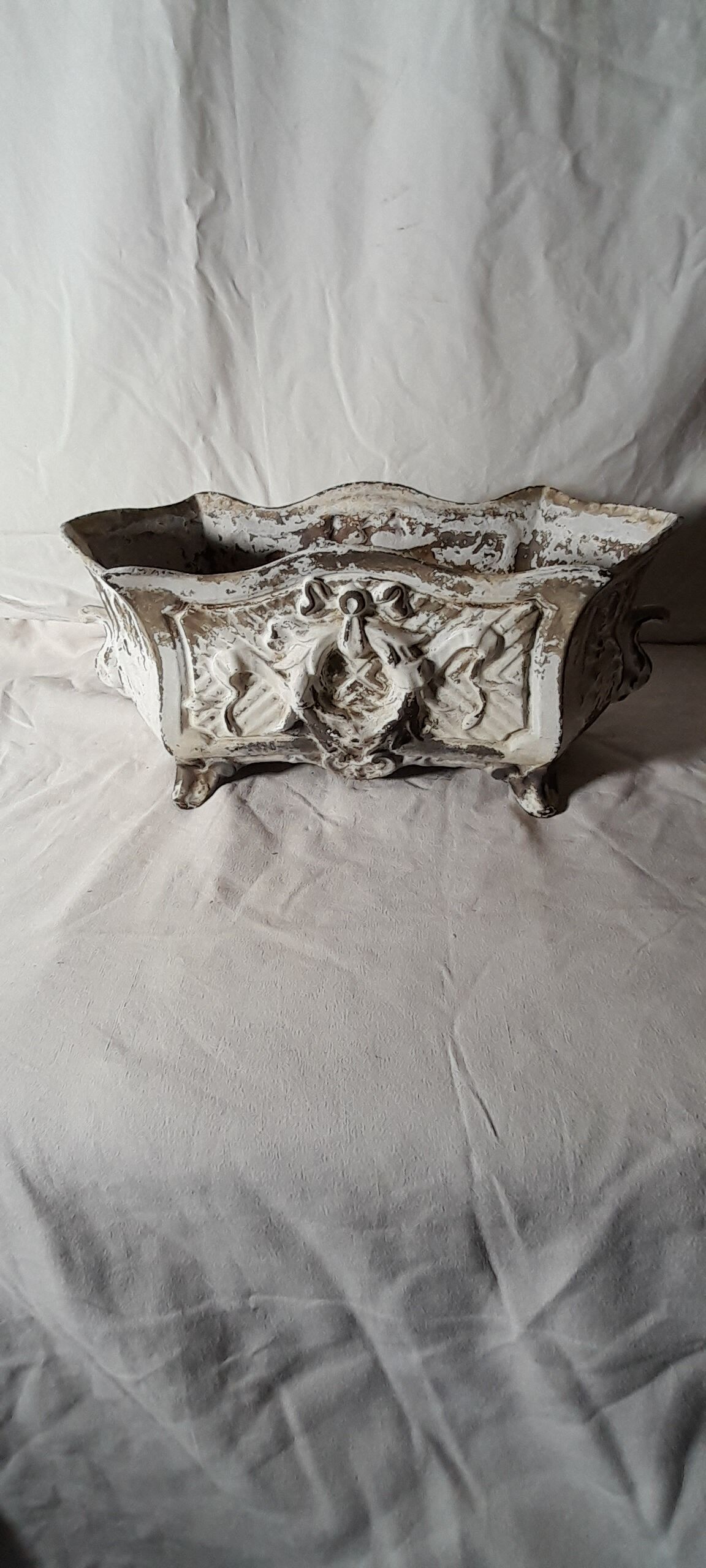 Old cast iron planter late nineteenth L 35 cm