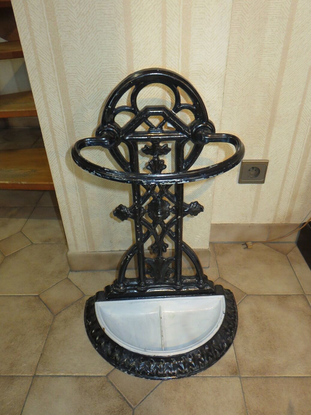 Cast iron umbrella stand