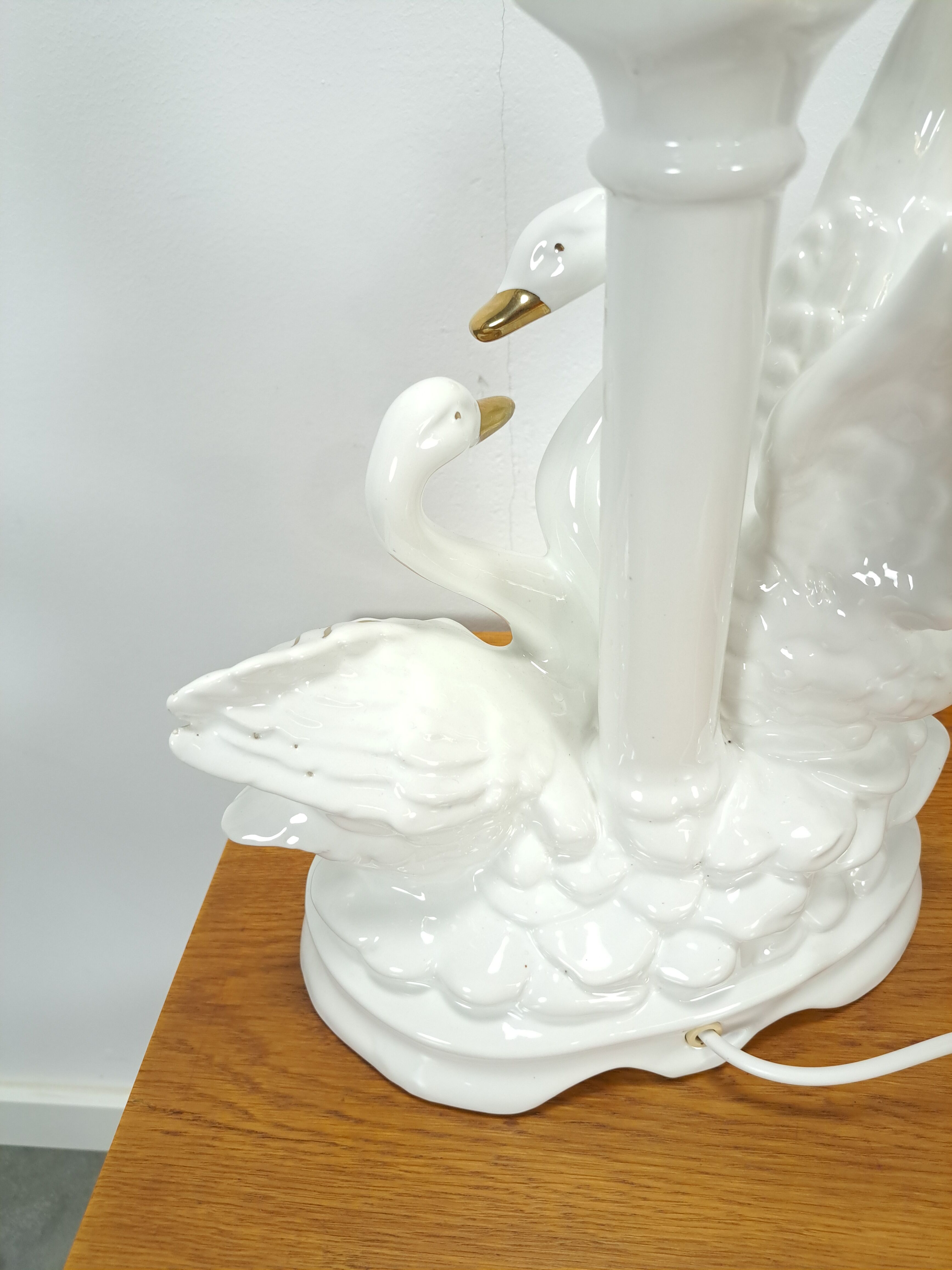 Porcelain lamp swans with vintage gold details