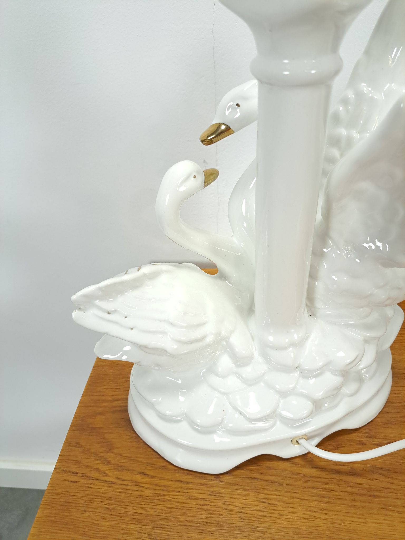 Porcelain lamp swans with vintage gold details