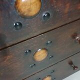 Particularly cool English chest of drawers. Dated (Charles 2 era). Made of solid oak with beautiful patina.