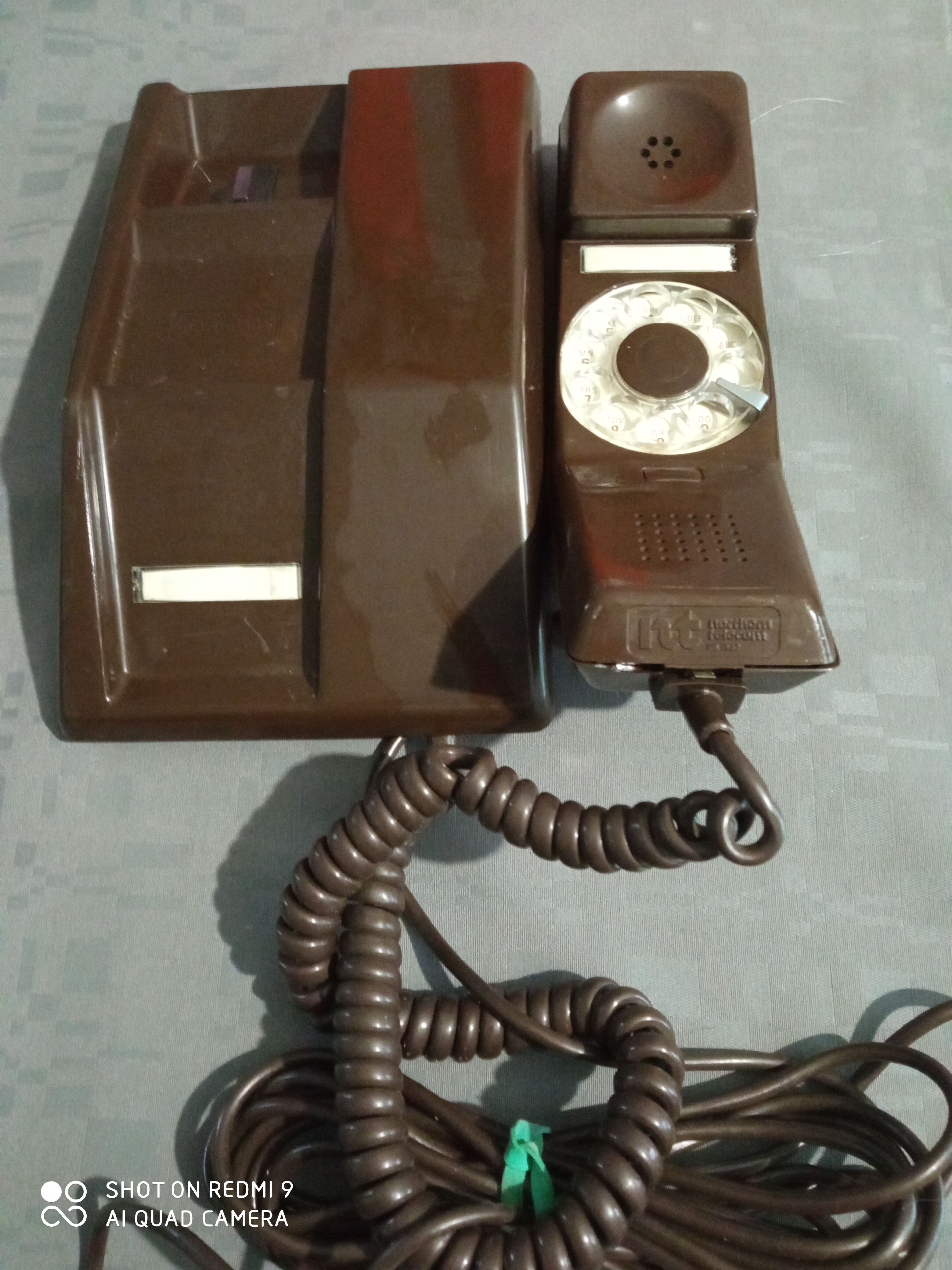 Vintage 80s dial phone