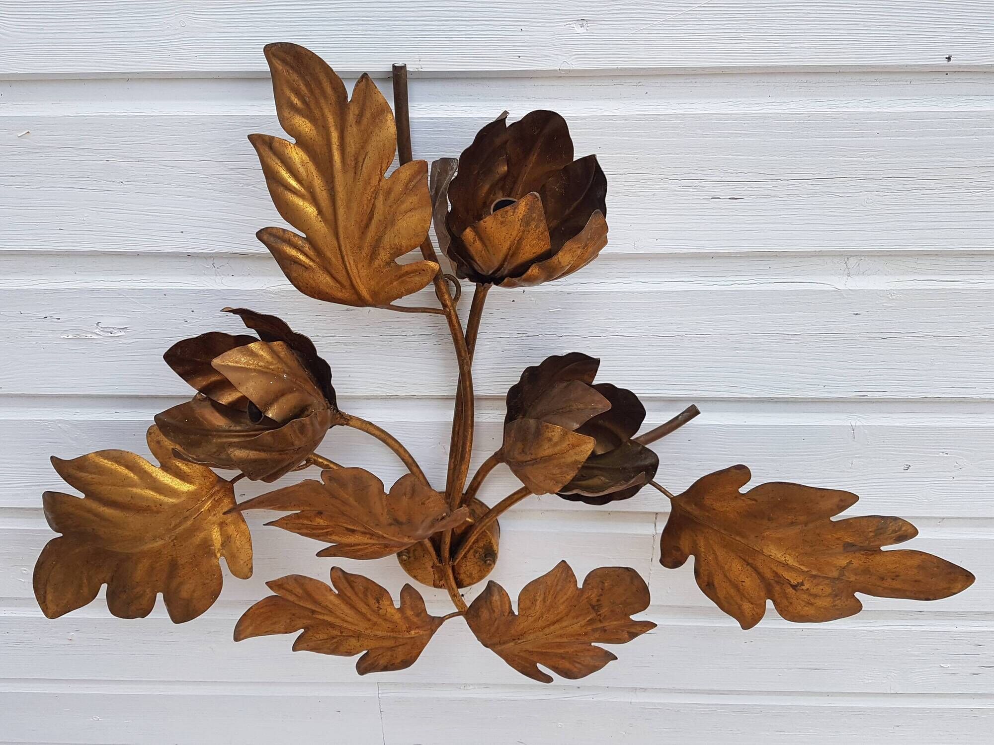 Paire d'appliques murales fleur feuillage en métal doré par Hans Kögl, 1970