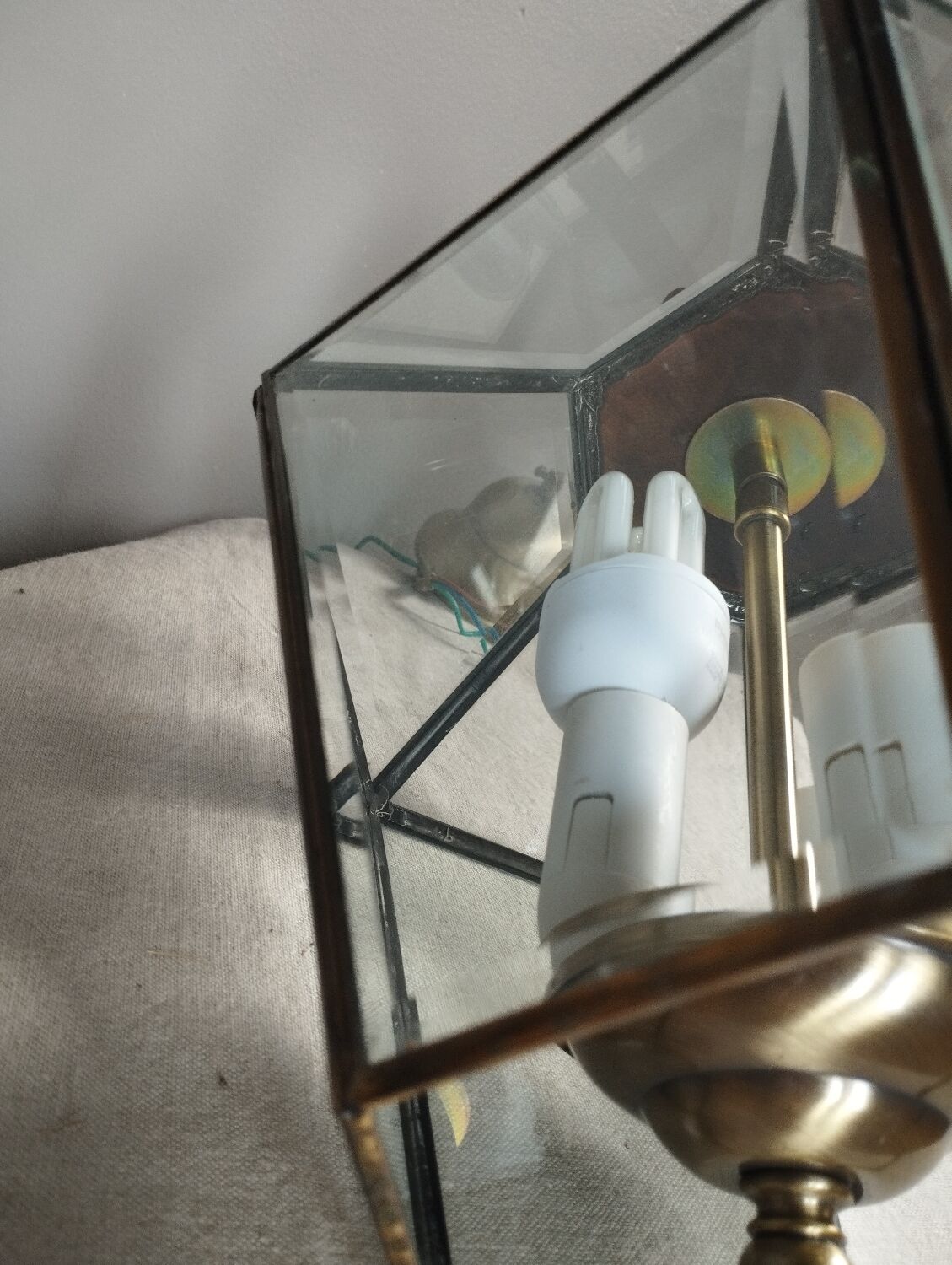 Lanterne suspendue 6 faces verre biseauté et laiton
