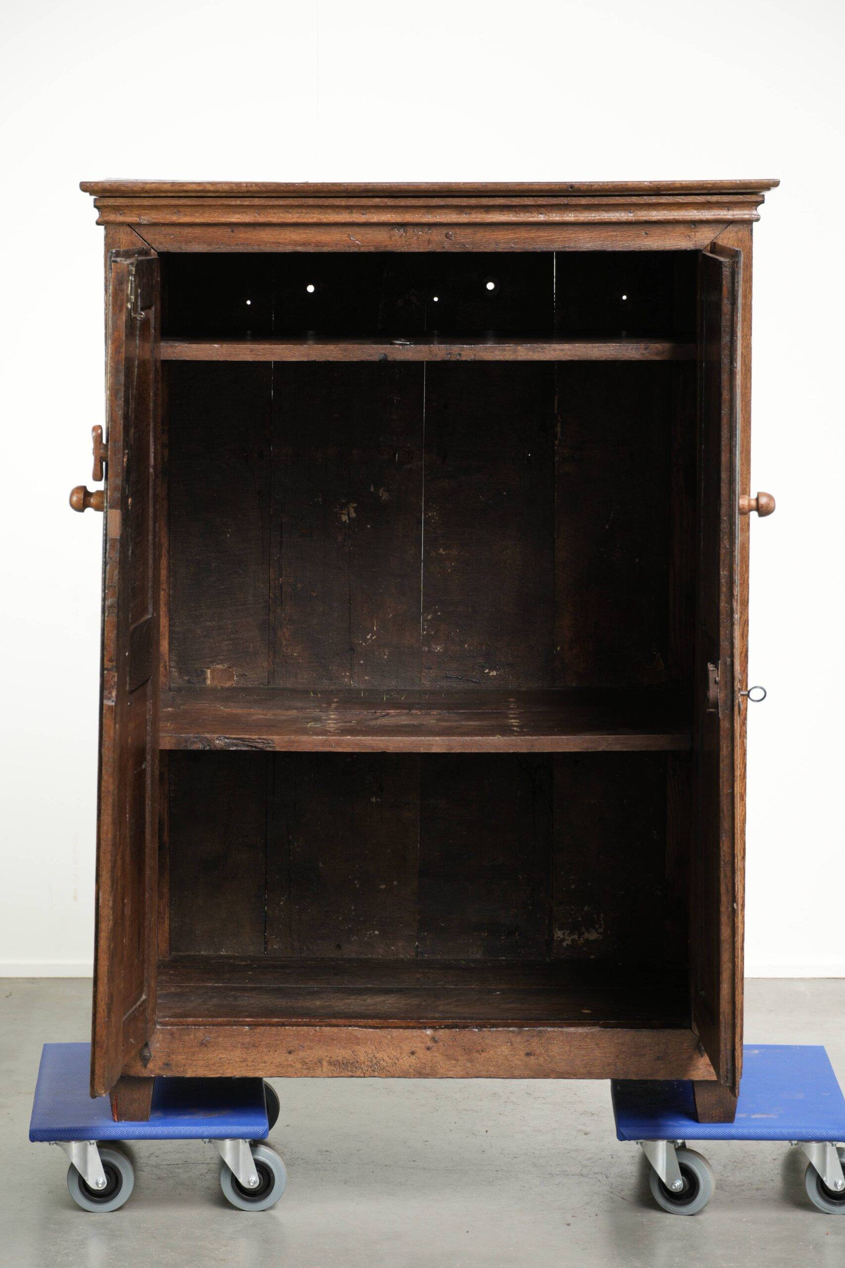 Antique oak farmhouse cupboard from the 17th century with original fittings