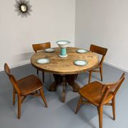 Table ronde en bois massif plateau épais style brutaliste vintage an60
