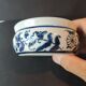 Petite coupe chinoise bleu et blanc à décor floral – XXe siècle