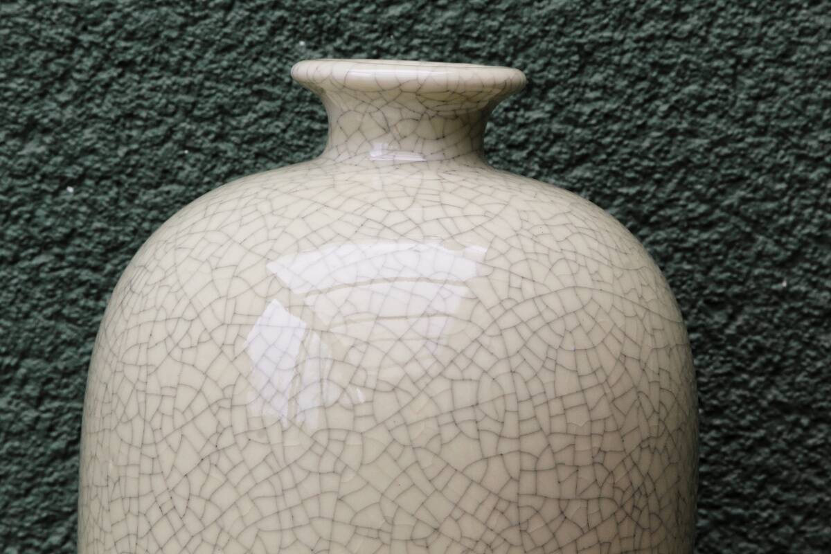 Cracked porcelain vase from China