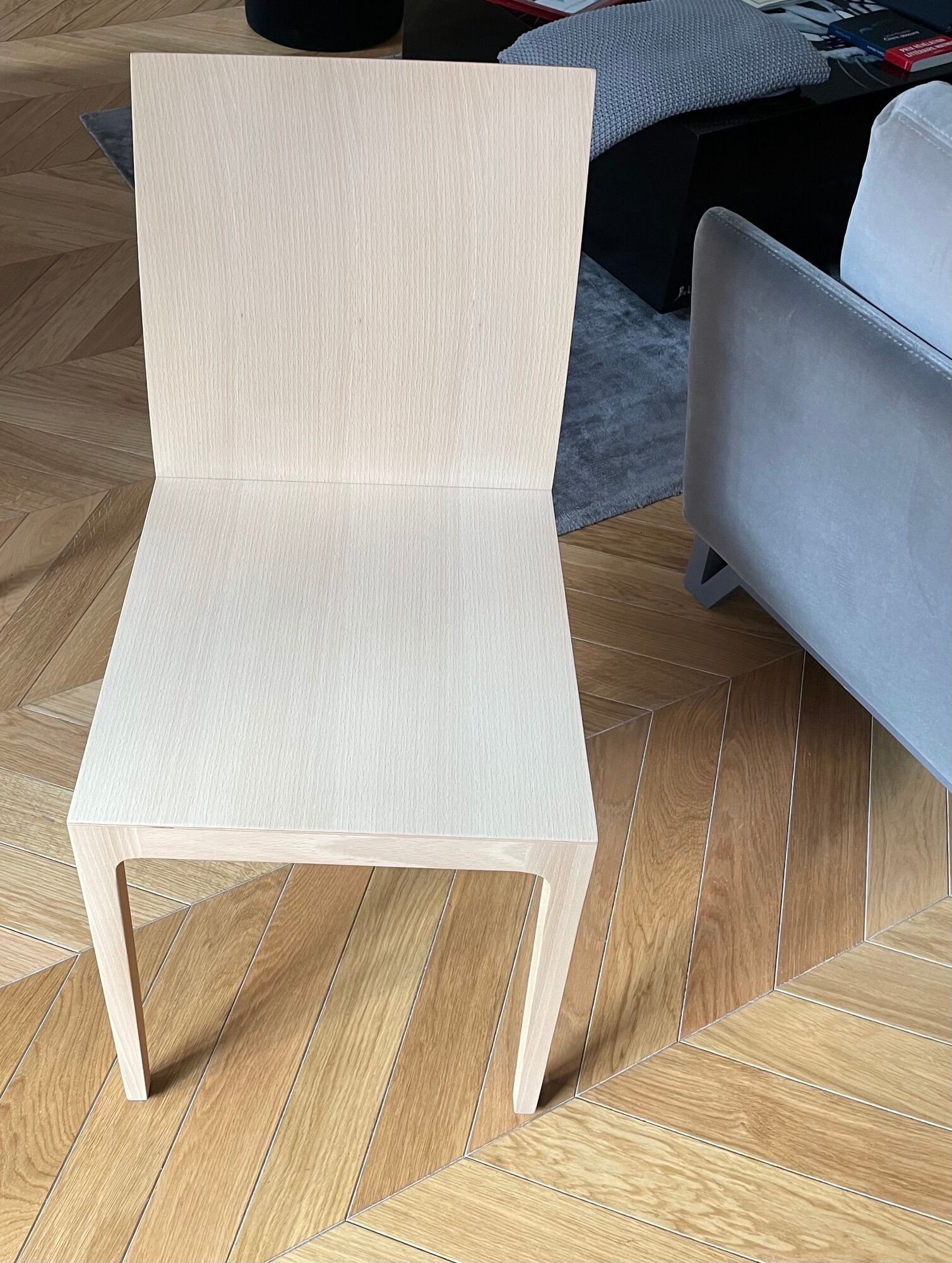 Set table and chairs