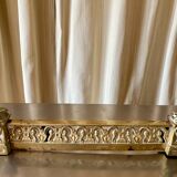 3 accessoires de cheminée en bronze doré 2 chenets et 1 barre de foyer
