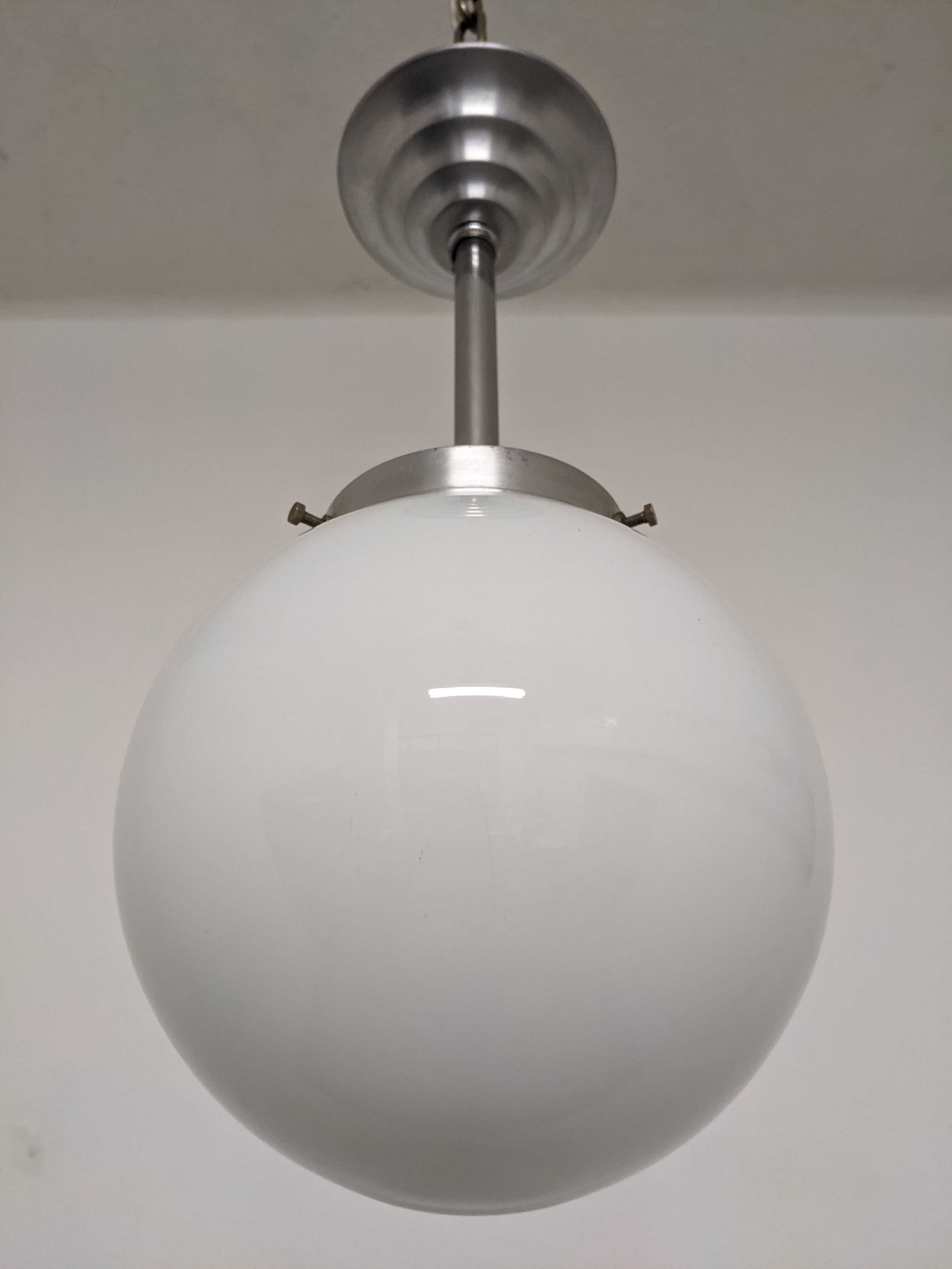 Art Deco ball suspension in opaline
