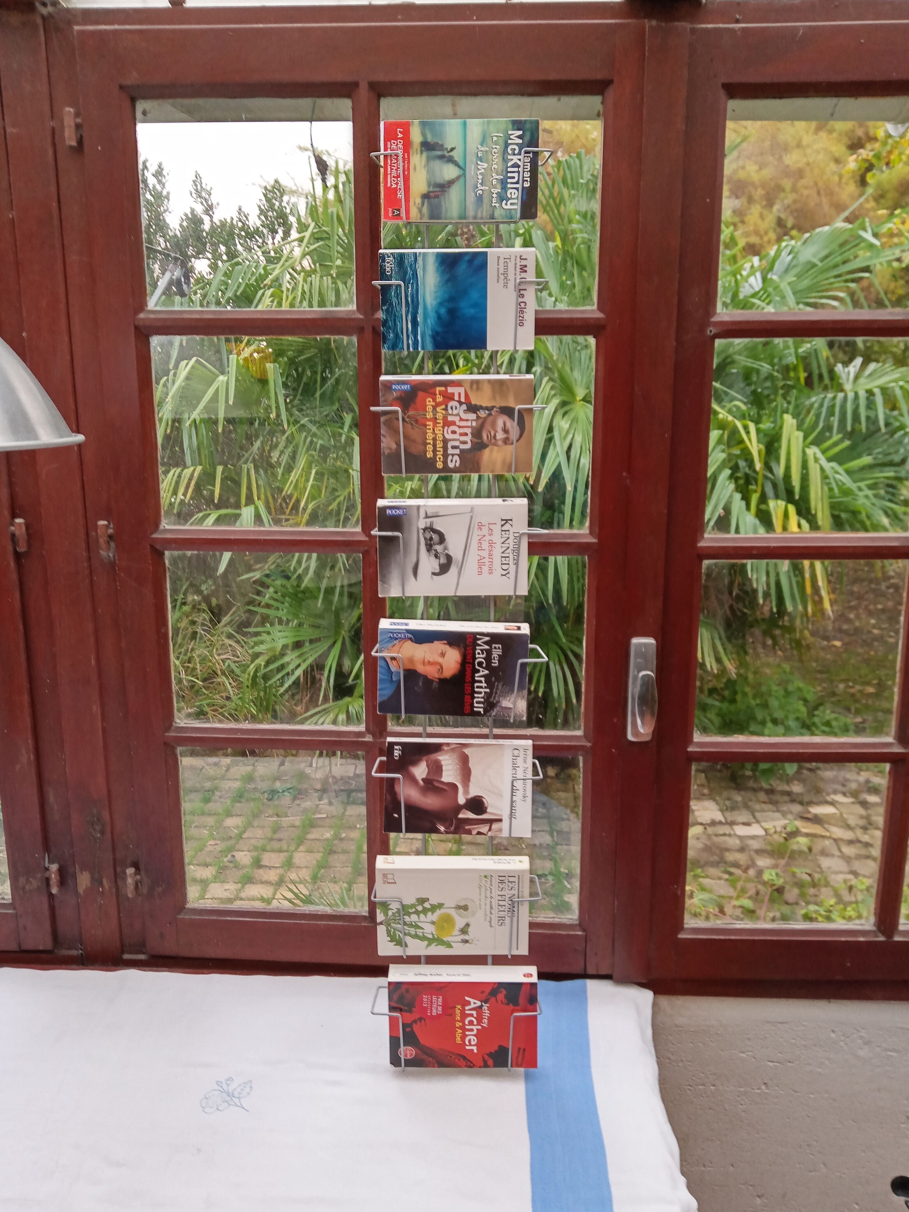 Book/ magazine display