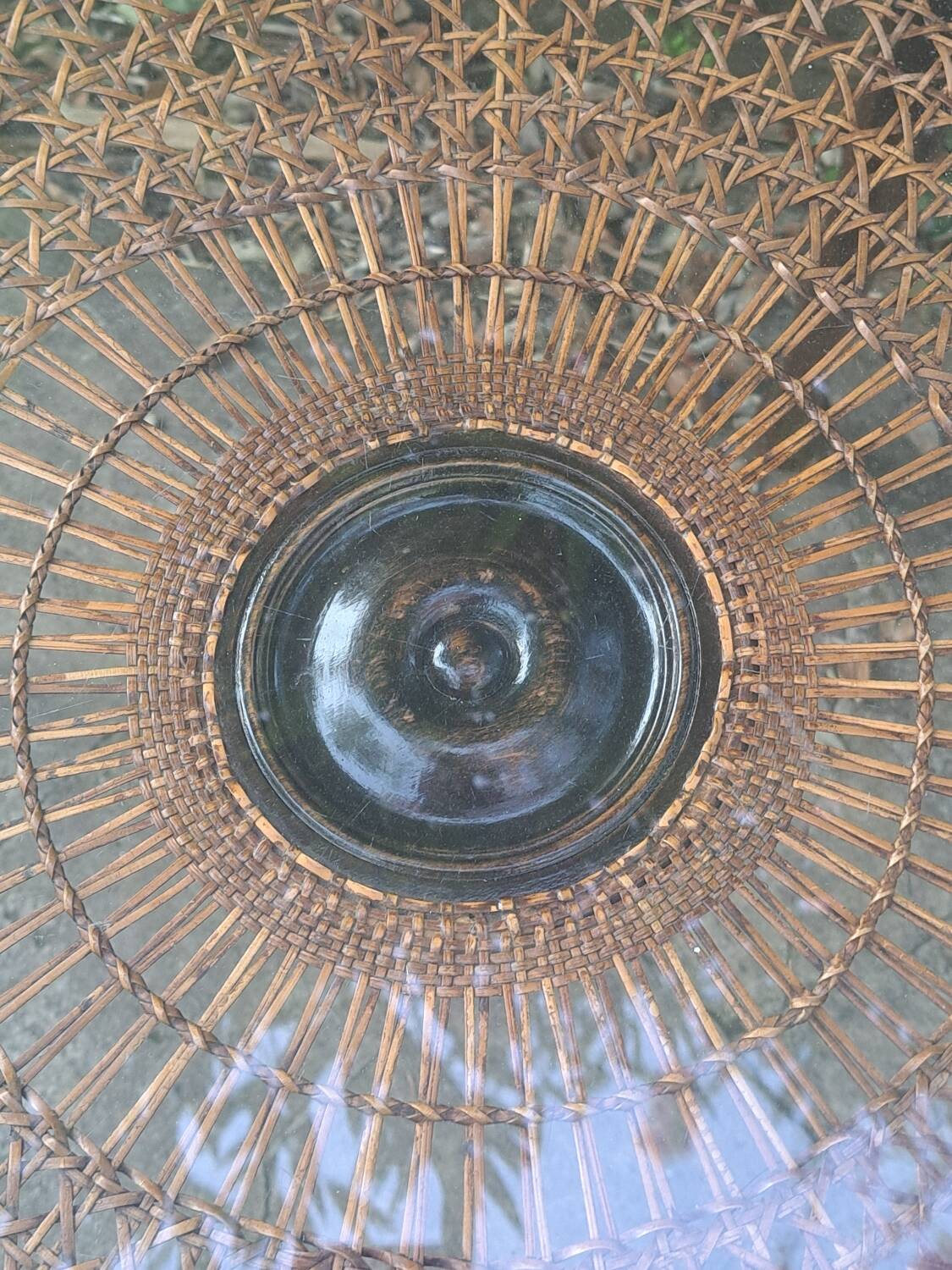 Low pedestal table