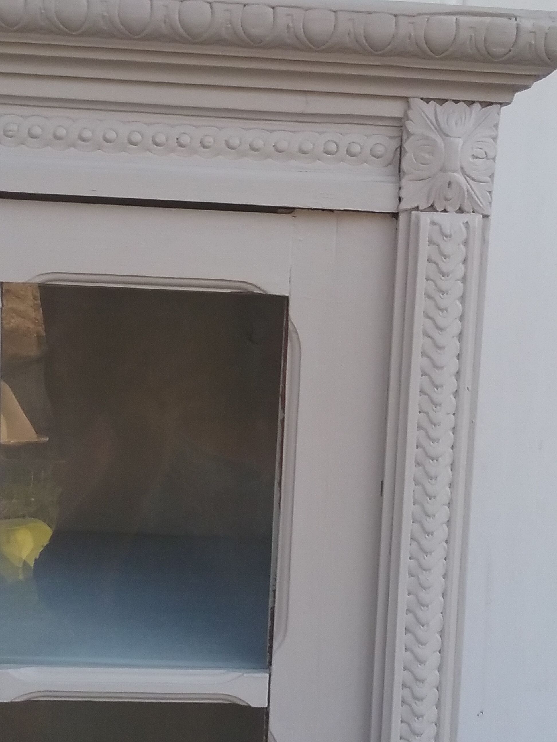 Vintage Parisian showcase