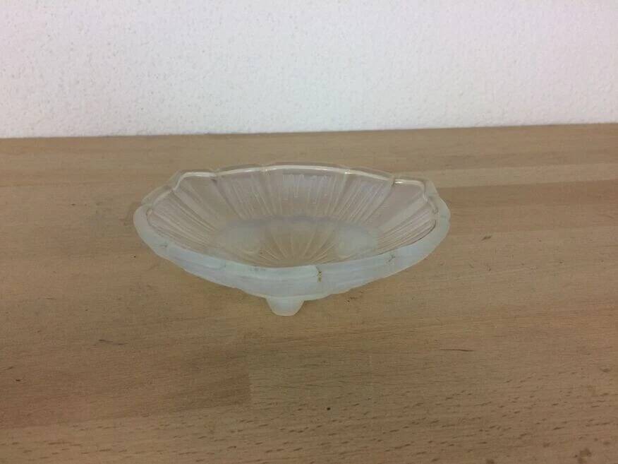 Opalescent glass Art Deco vide poche by Vallon