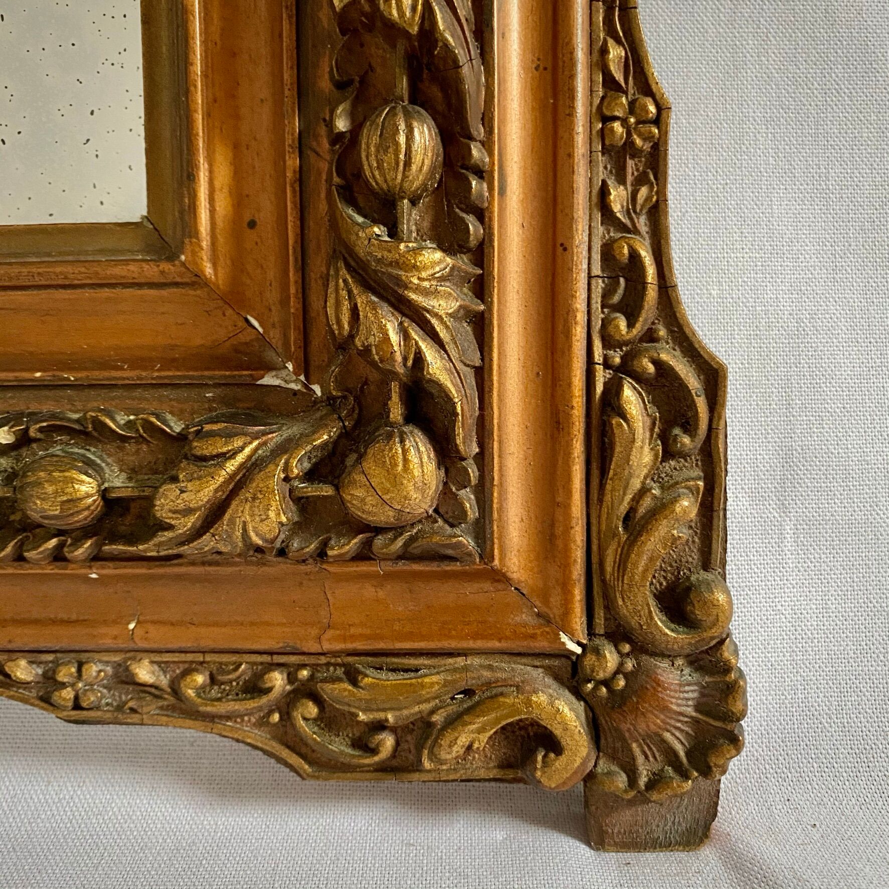 Mirror Napoleon III, gilded with pediment - 105x67cm