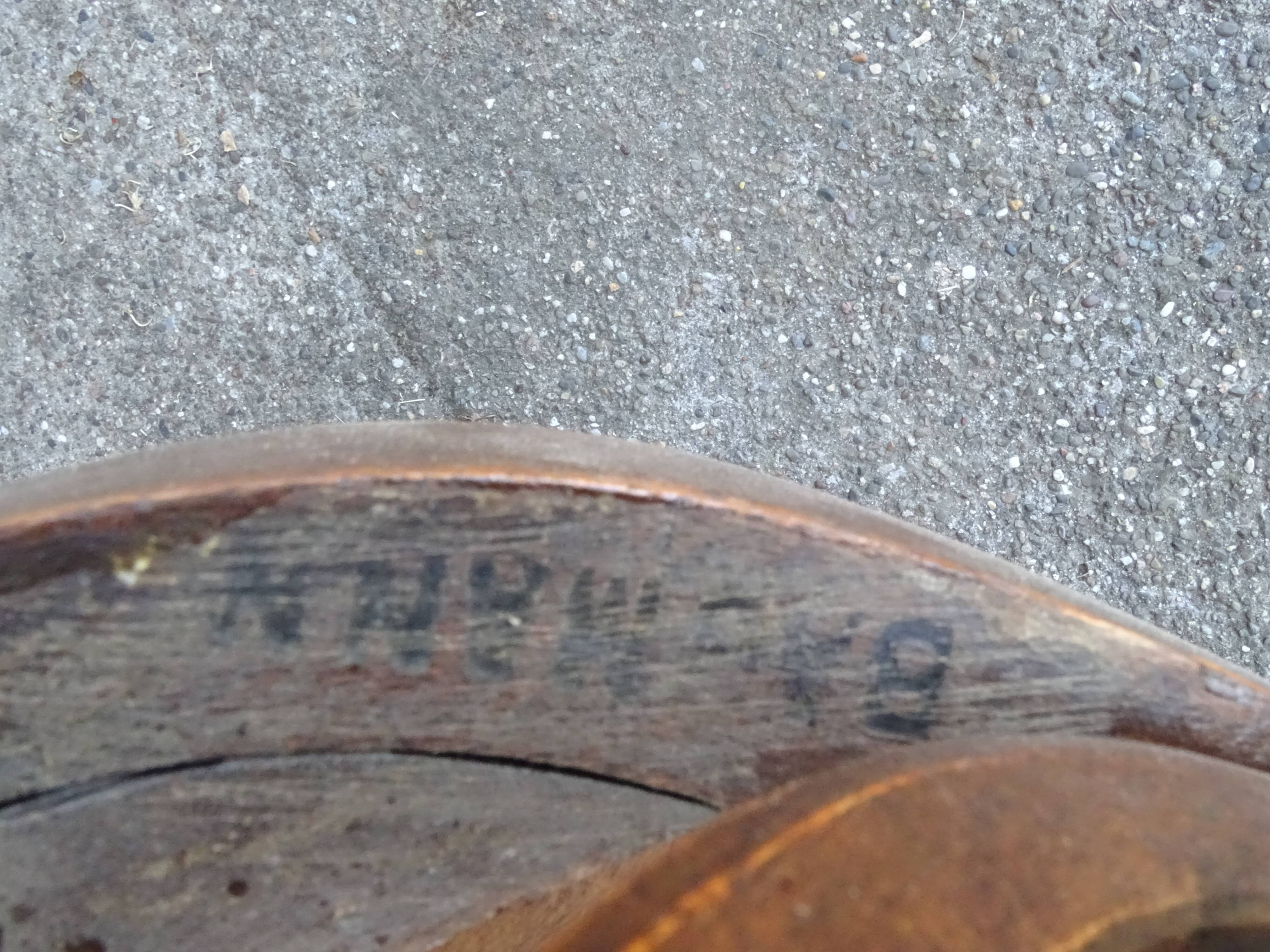 Paire de chaises bistrot Baumann 1955 assise bois