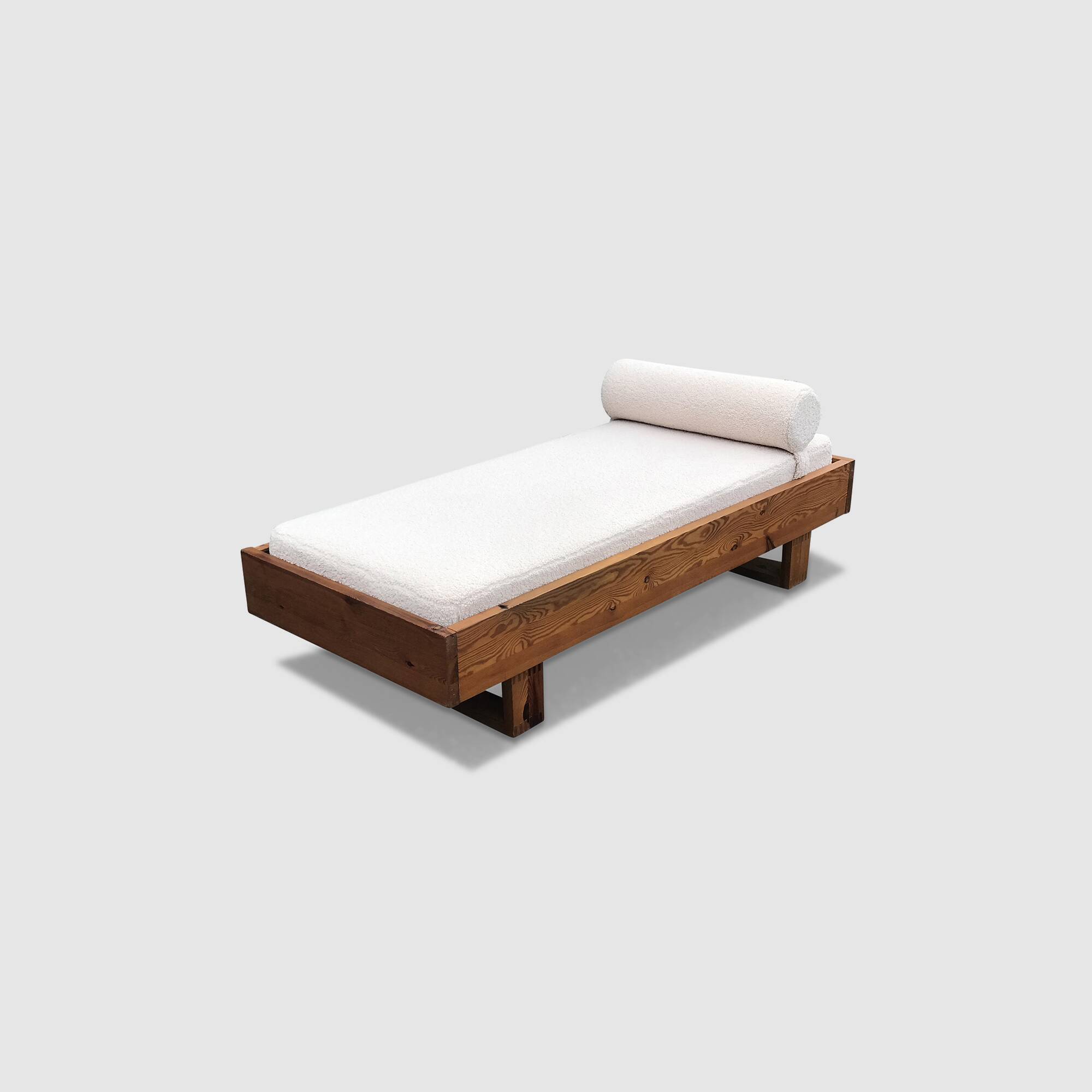 Lit de repos moderniste en pin et tissu bouclette par Ate van Apeldoorn pour Houtwerk Hattem