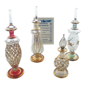 4 flacons à parfums