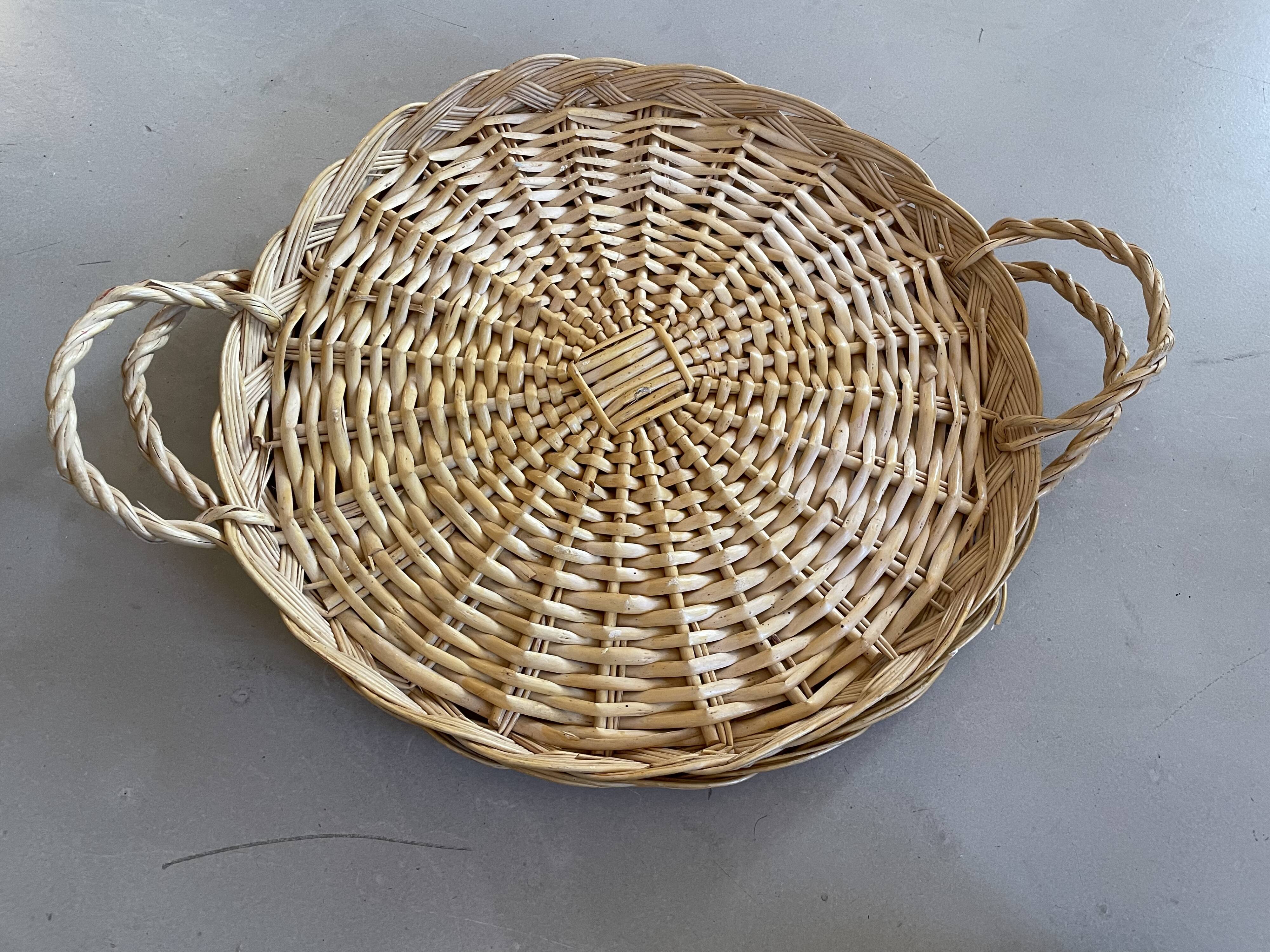 Set of 2 wicker trays