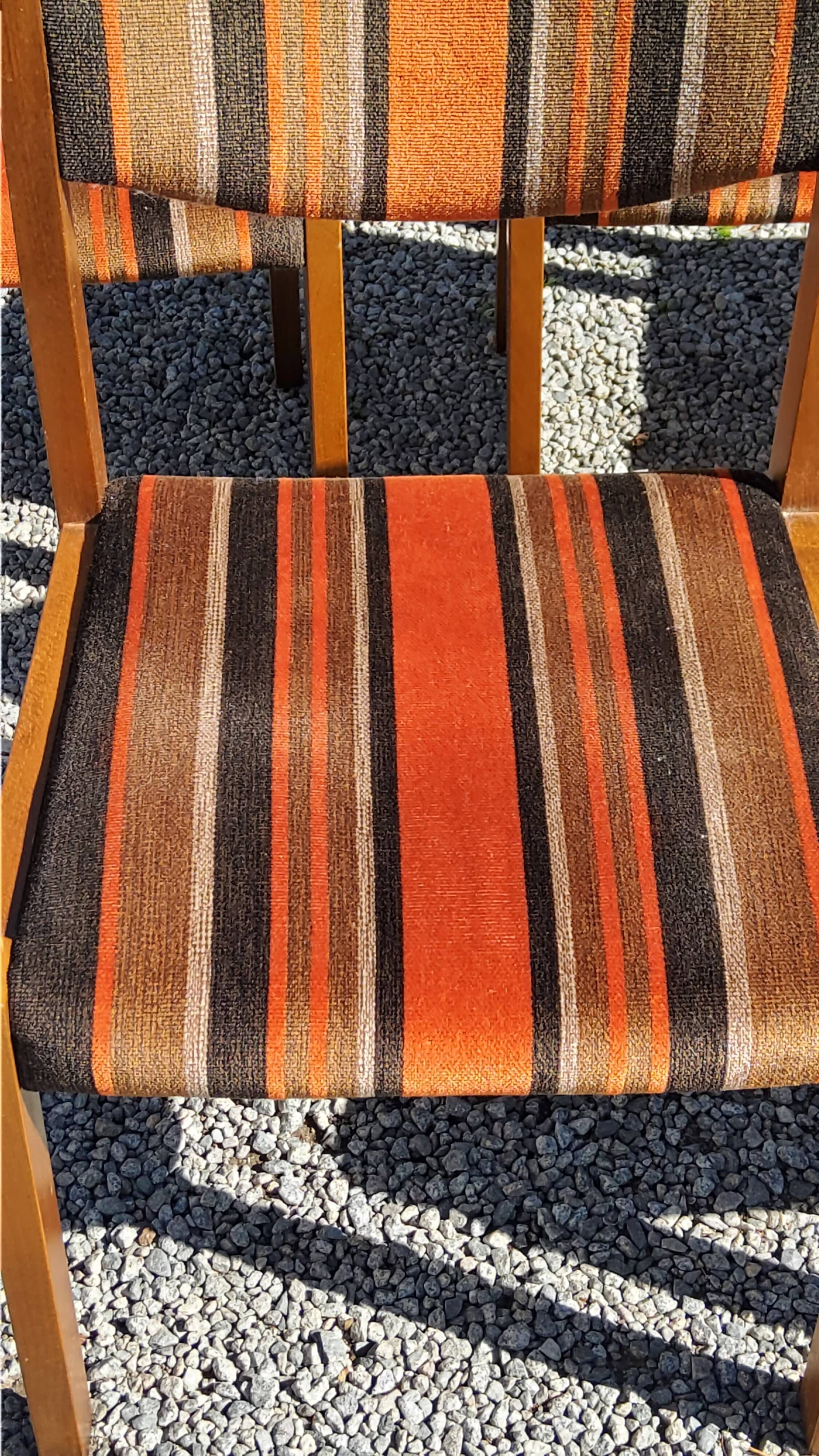 Set of 5 70s designer chairs in beech and orange and brown velvet Self éditeur