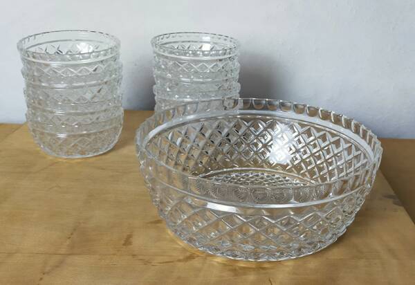 9-piece crystal dessert service