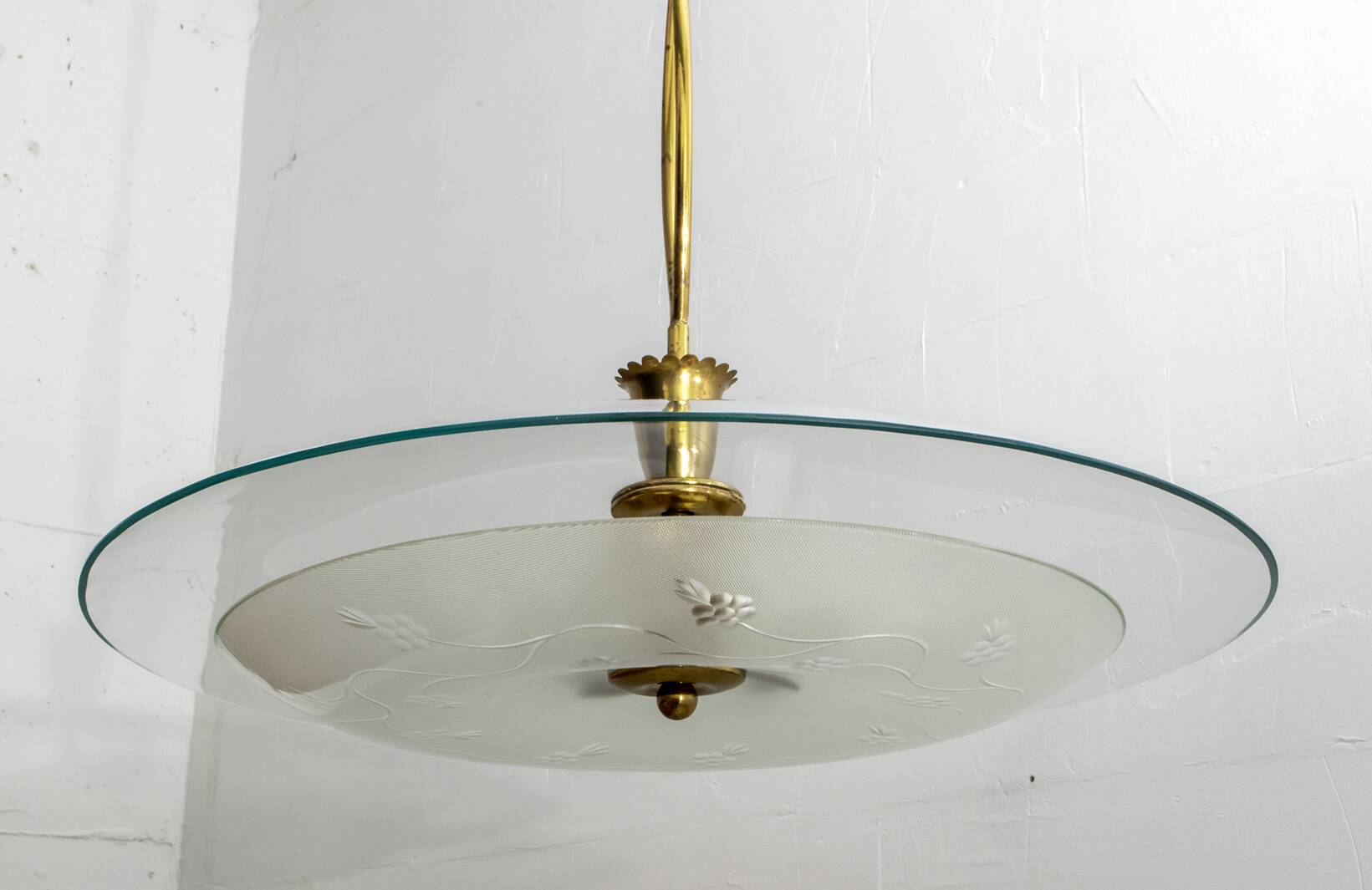Attributed to Luigi Brusotti Mid-century Italian Glass and Brass Chandelier