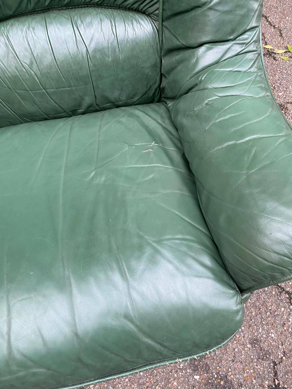 Vintage 2-seater sofa in green leather and solid wood