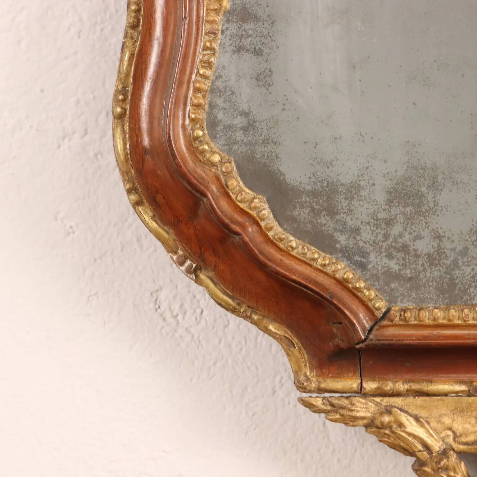 Neoclassical antique mirror in walnut, Italy, 18th century.
