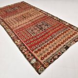 Kilim anatolien ancien tons rouges et beiges, motifs tribaux colorés
