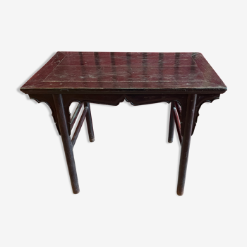 China an old black lacquered high console table 19th century, was used as a reading table