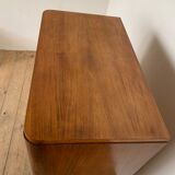 Vintage showcase library