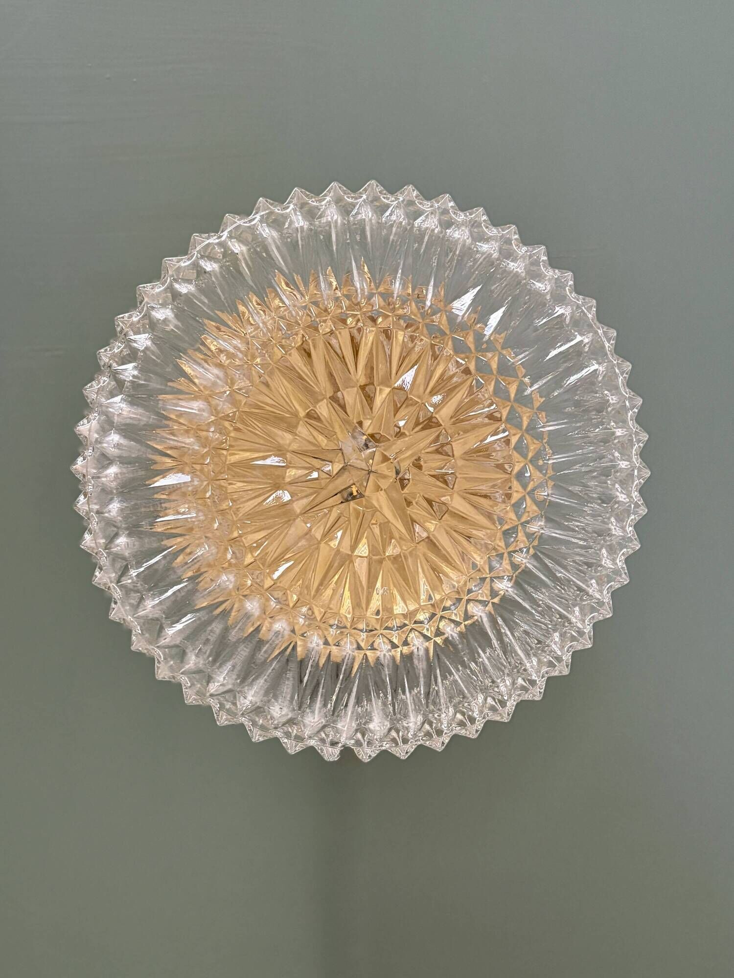 Vintage moulded glass wall or ceiling light globe (PLAF40)