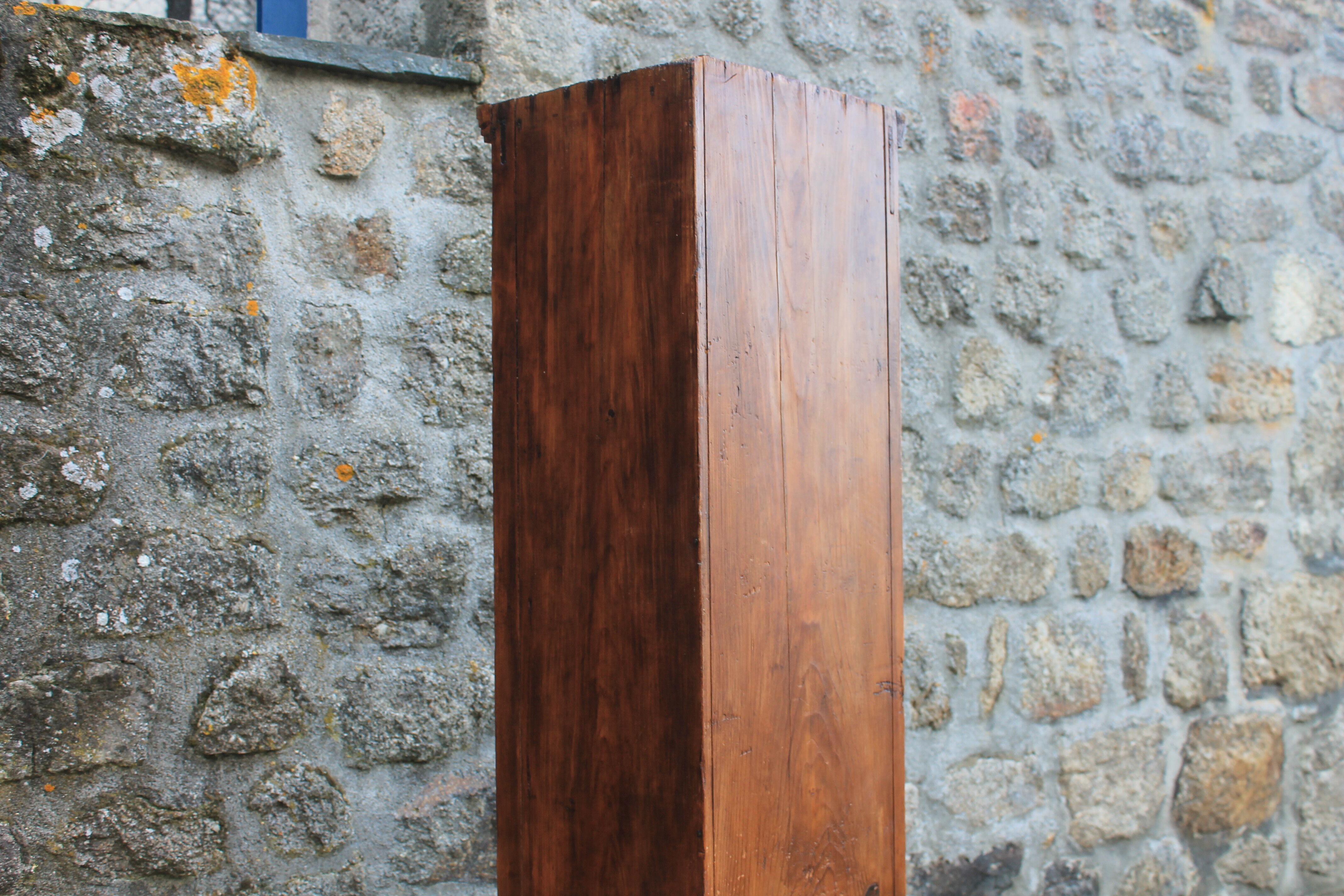 Corner store showcase